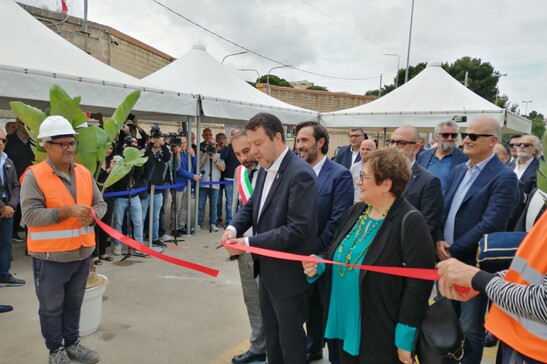 Il ministro Salvini e il sindaco di Taranto Melucci all'inaugurazione del cantiere Brt